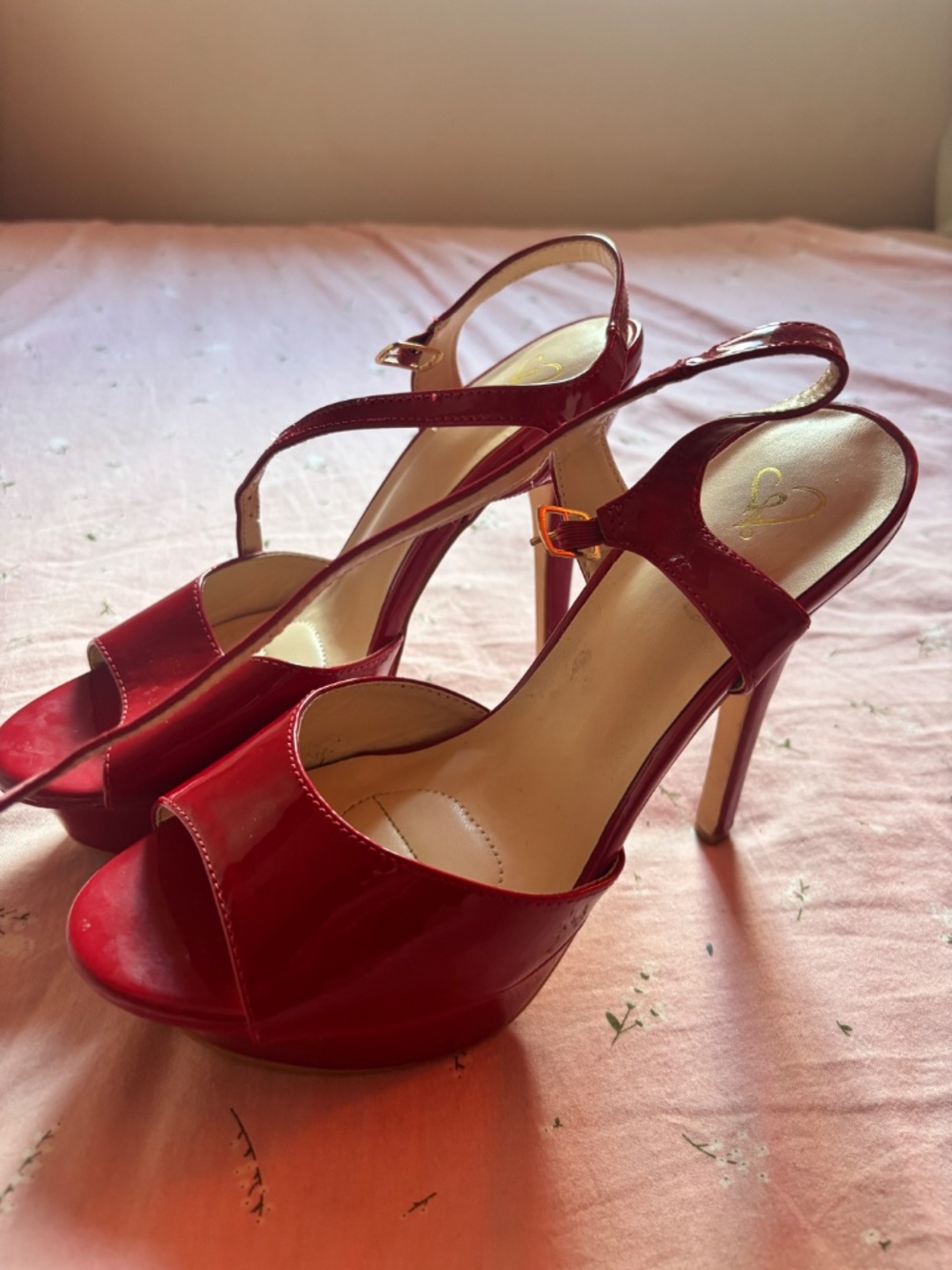 High Heels - Picture 3 of 4